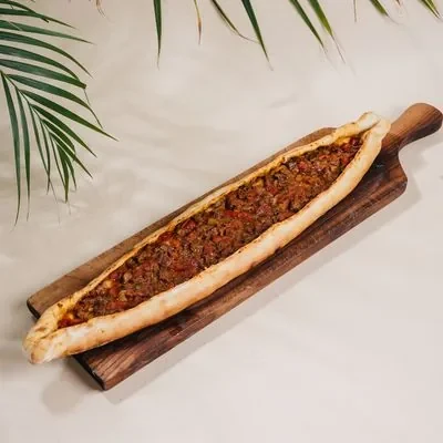 Пиде с нарезанным кубиками мясом