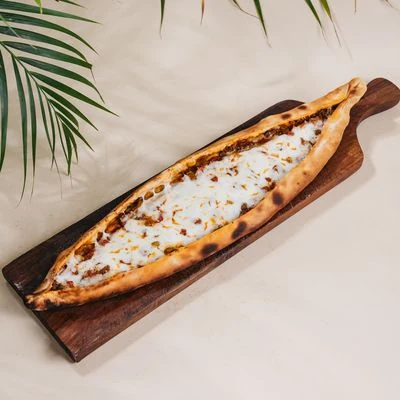 Qiyməli, kaşarlı pide