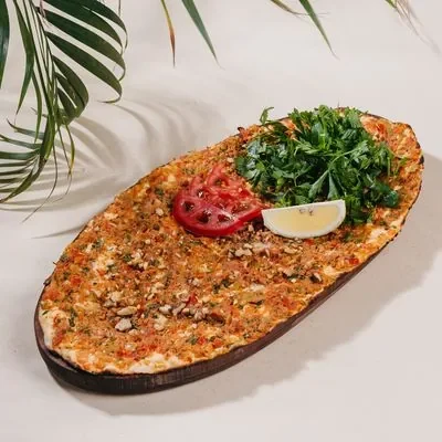 Lahmacun with walnut